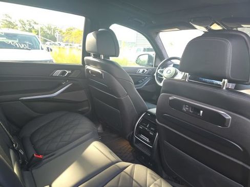 Used 2024 BMW X7 xDrive40i w/ M Sport Package AWD/4WD image 21