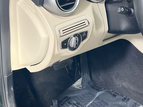 Used 2019 Mercedes-Benz C 300 4MATIC Sedan image 10