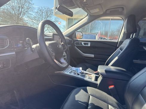 Used 2023 Ford Explorer XLT w/ Equipment Group 202A image 15