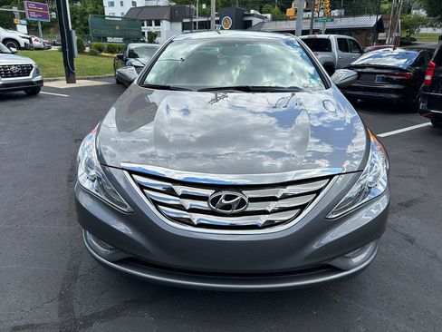 Used 2013 Hyundai Sonata SE FWD image 2