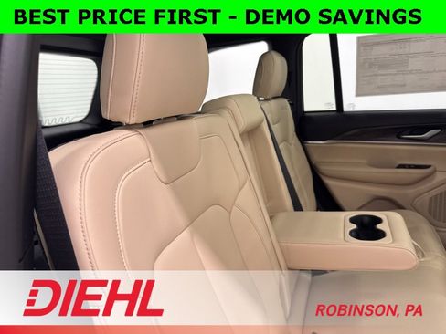 New 2025 Jeep Grand Cherokee Limited w/ Black Appearance Package image 12