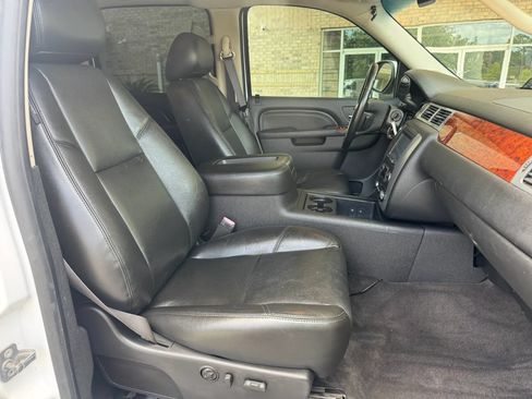 Used 2014 GMC Sierra 2500 SLT w/ SLT Convenience Package AWD/4WD image 26