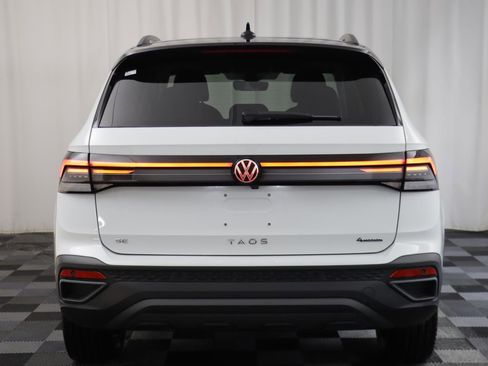 Used 2025 Volkswagen Taos SE image 14