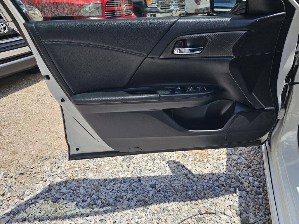Used 2017 Honda Accord Sport image 12