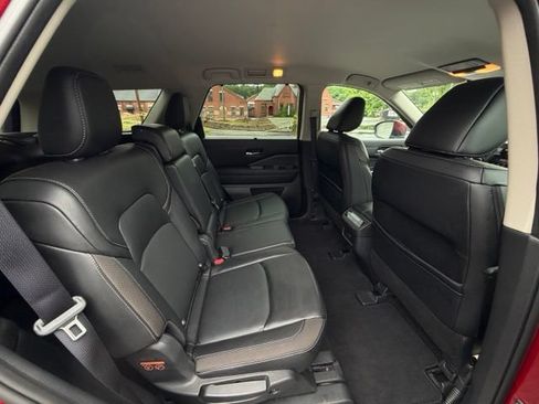 Used 2023 Nissan Pathfinder SL AWD/4WD image 14