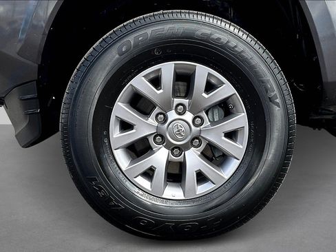 Used 2019 Toyota Tacoma SR5 image 8
