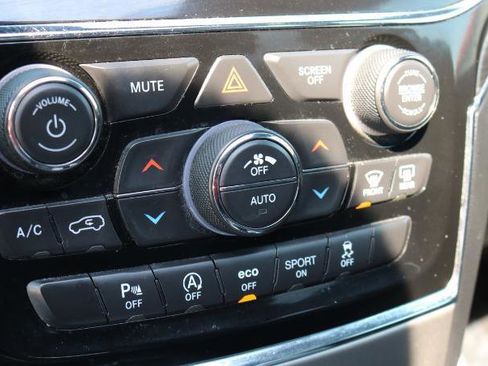 Used 2020 Jeep Grand Cherokee Limited w/ Luxury Group II AWD/4WD image 14