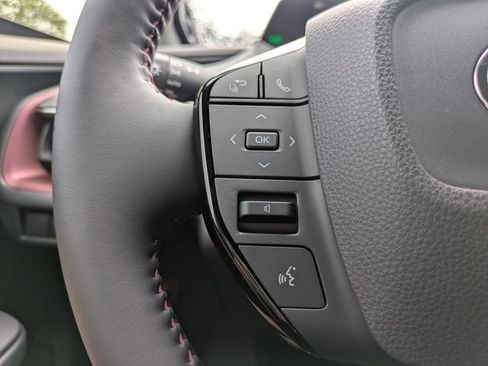 New 2025 Toyota Prius Plug-In Hybrid FWD image 25