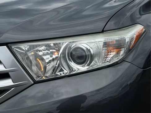 Used 2011 Toyota Highlander Limited w/ Tow Pkg AWD/4WD image 33