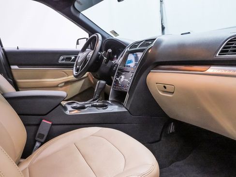 Used 2017 Ford Explorer Limited image 13