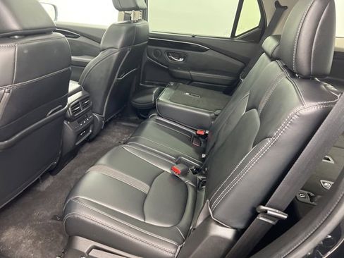 Used 2024 Honda Pilot Touring image 11