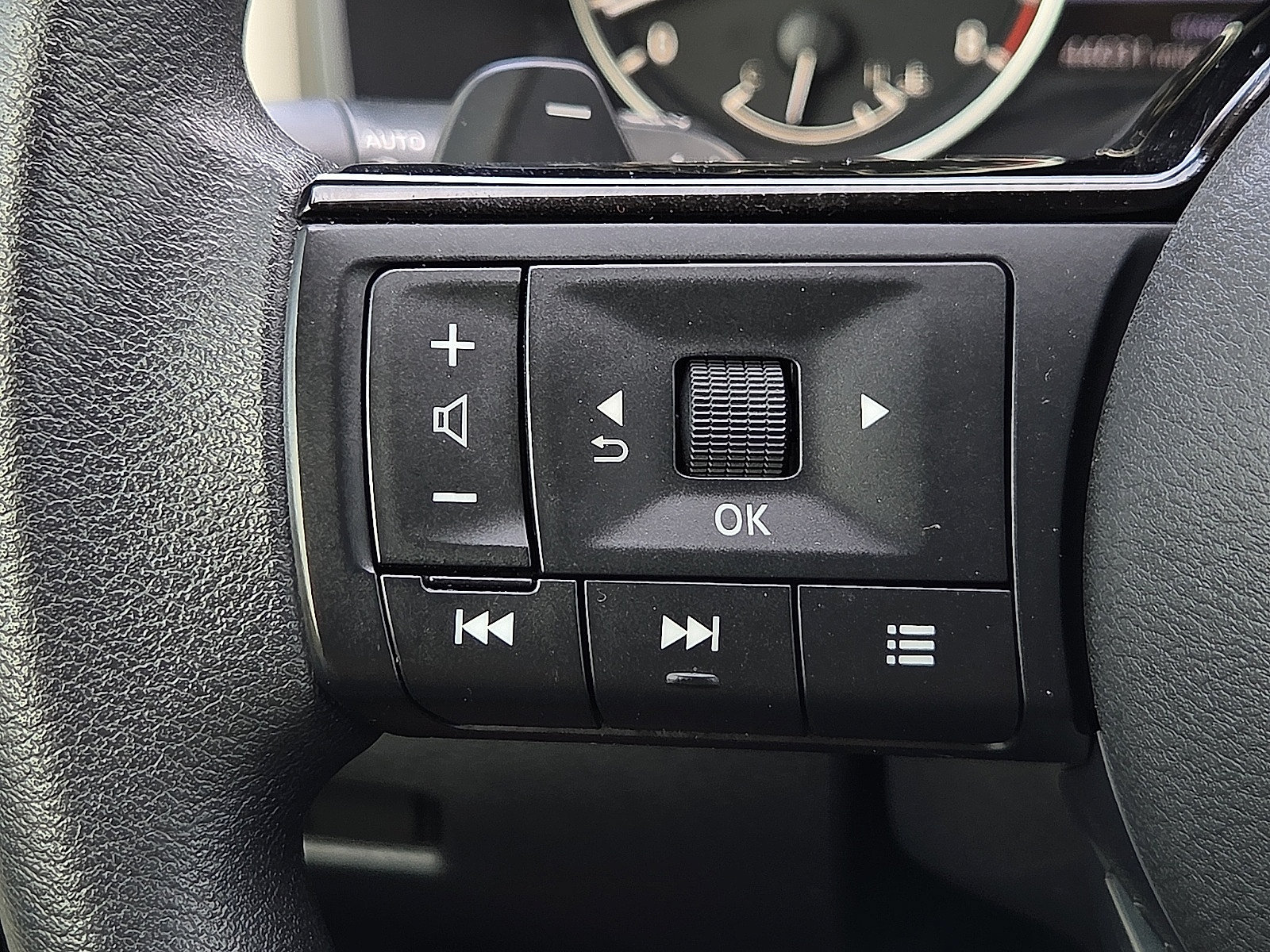 Used 2023 Nissan Rogue SV FWD image 19