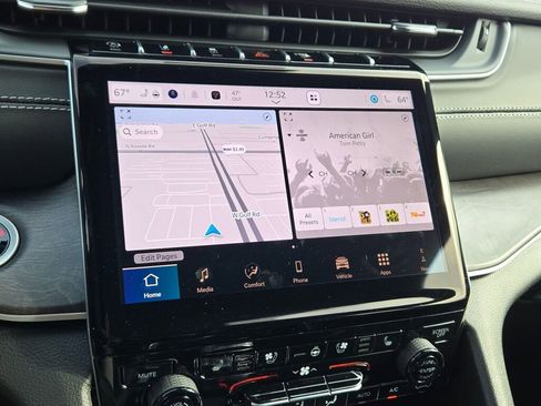 New 2025 Jeep Grand Cherokee L Limited w/ Luxury Tech Group II image 32