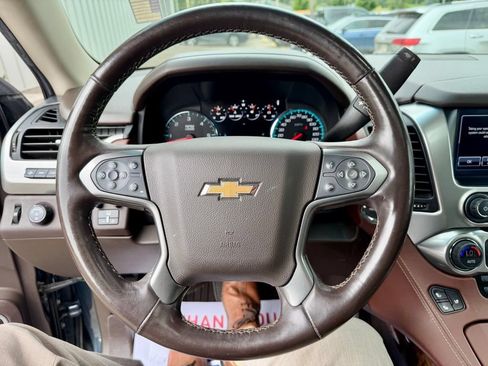 Used 2020 Chevrolet Suburban Premier AWD/4WD image 16