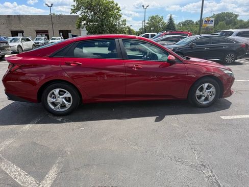 Used 2023 Hyundai Elantra SE FWD image 3