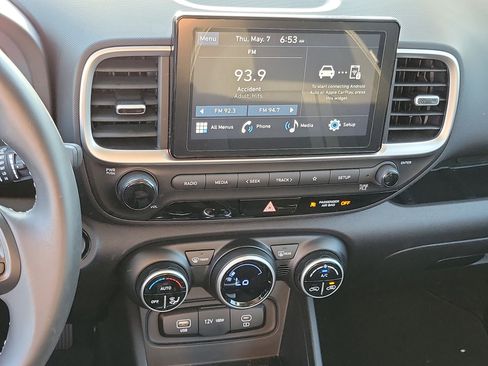 Certified 2025 Hyundai Venue SEL FWD image 13