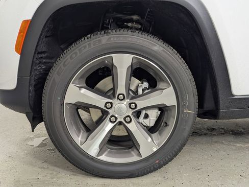 New 2025 Jeep Grand Cherokee Limited image 11