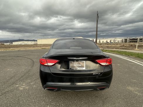 Used 2016 Chrysler 200 S FWD image 8