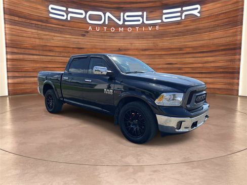 Used 2017 RAM 1500 Laramie w/ Convenience Group AWD/4WD image 8