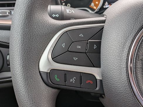 Used 2023 Jeep Renegade Latitude AWD/4WD image 17