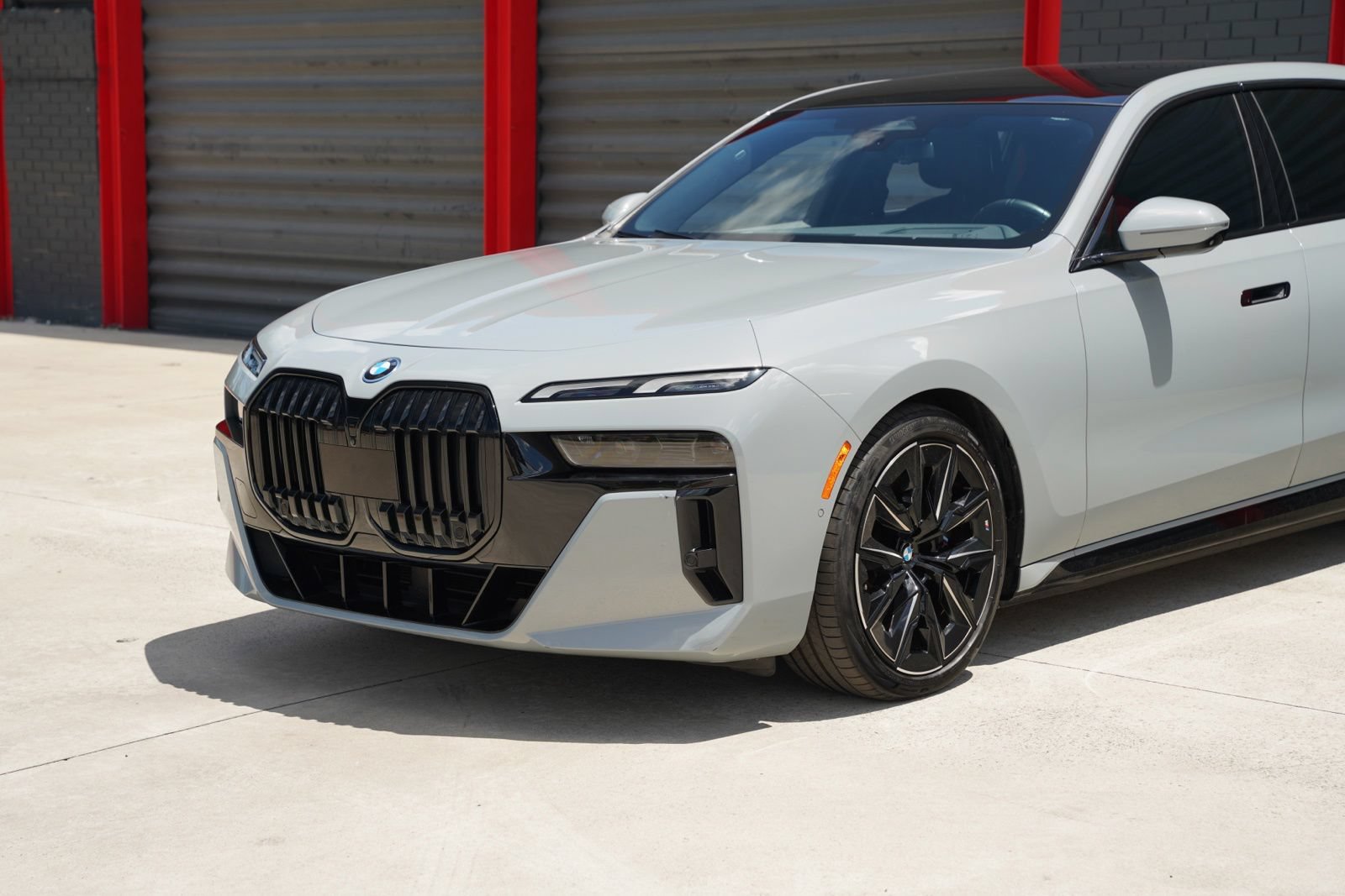 Used 2024 BMW i7 eDrive50 w/ M Sport Package RWD image 2
