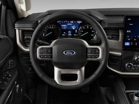 Used 2025 Ford Expedition Platinum w/ Driver's Package AWD/4WD image 8