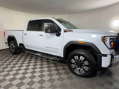 New 2026 GMC Sierra 2500 Denali w/ Denali Reserve Package AWD/4WD image 2