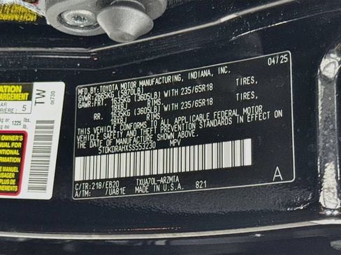 Certified 2025 Toyota Highlander XLE FWD image 35