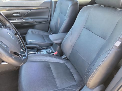 Used 2018 Mitsubishi Outlander SEL image 4