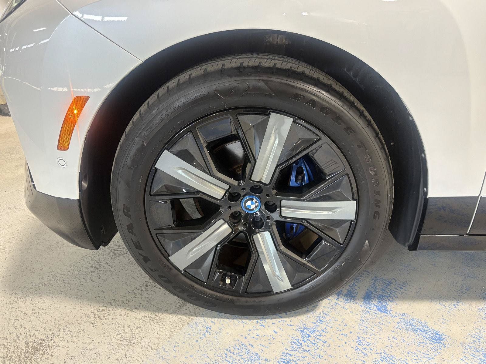 Used 2023 BMW iX xDrive50 w/ Premium Package AWD/4WD image 36