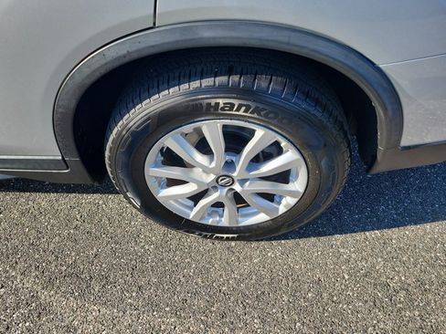 Used 2018 Nissan Rogue SV FWD image 6