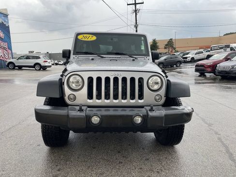 Used 2017 Jeep Wrangler Unlimited Rubicon w/ Cold Weather Group AWD/4WD image 5