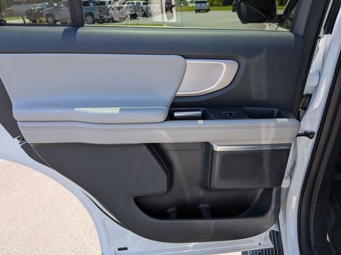 Used 2025 Ford Expedition Active AWD/4WD image 18