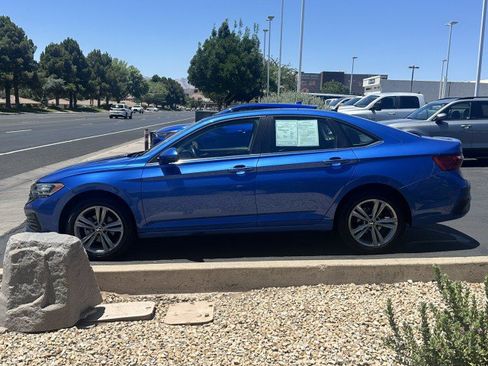 Used 2024 Volkswagen Jetta SE FWD image 6