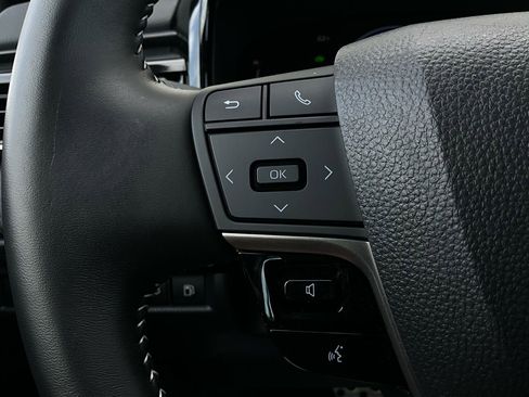 Used 2025 Toyota Camry SE image 33