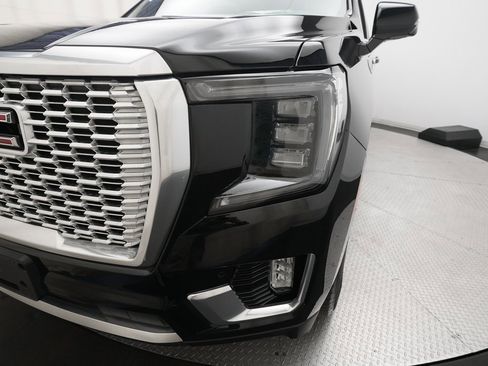 Used 2022 GMC Yukon XL Denali image 24