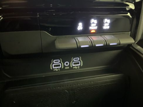 Used 2025 RAM 1500 Laramie image 18