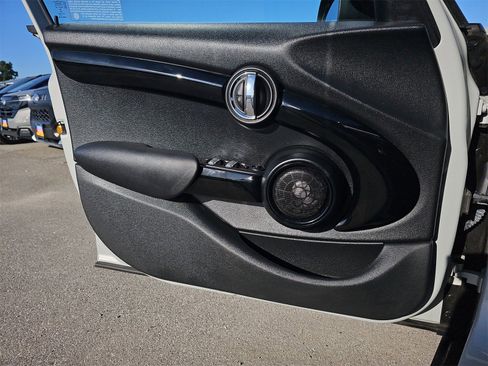 Used 2017 MINI Cooper S image 27