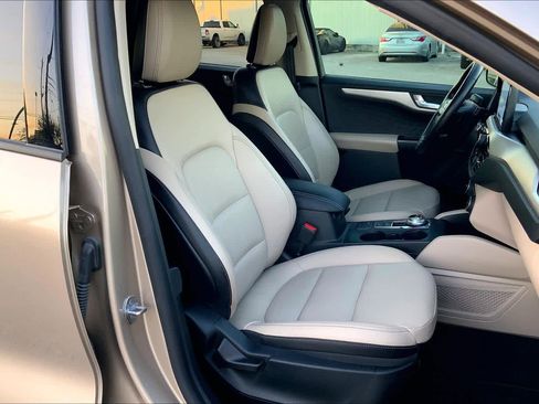 Used 2020 Ford Escape SEL image 9