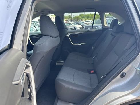 Used 2025 Toyota RAV4 XLE AWD/4WD image 19