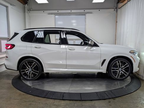 Used 2022 BMW X5 M50i w/ Premium Package image 10