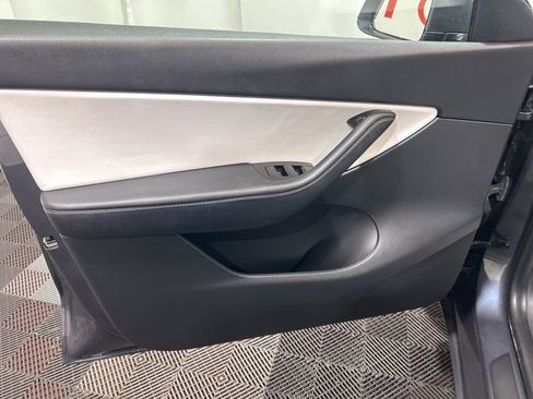 Used 2020 Tesla Model Y Long Range image 26