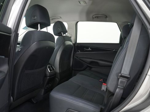 Used 2017 Kia Sorento FWD image 17