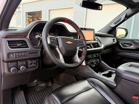 Used 2021 Chevrolet Suburban LT w/ LT Signature Package RWD image 19