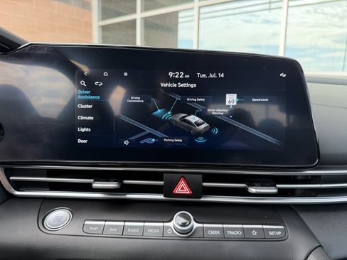 Used 2025 Hyundai Elantra Limited FWD image 22