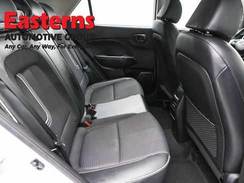 Used 2025 Hyundai Venue Limited FWD image 23