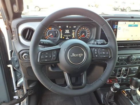 Used 2026 Jeep Wrangler Unlimited Sport AWD/4WD image 7