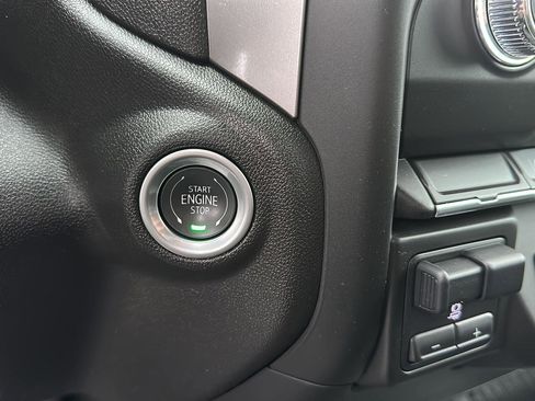 Used 2024 GMC Sierra 2500 Pro w/ Convenience Package image 30