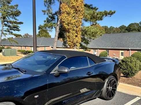 Used 2018 Chevrolet Camaro SS image 38