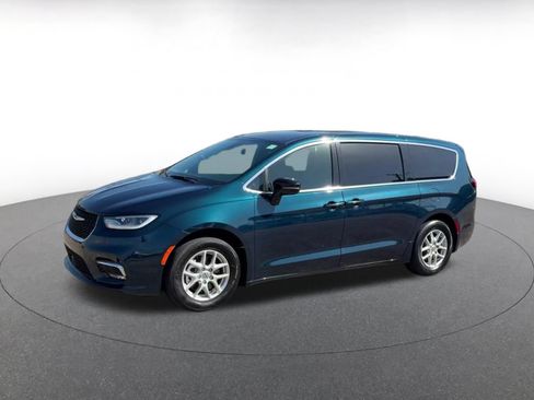 Used 2025 Chrysler Pacifica Select FWD image 6